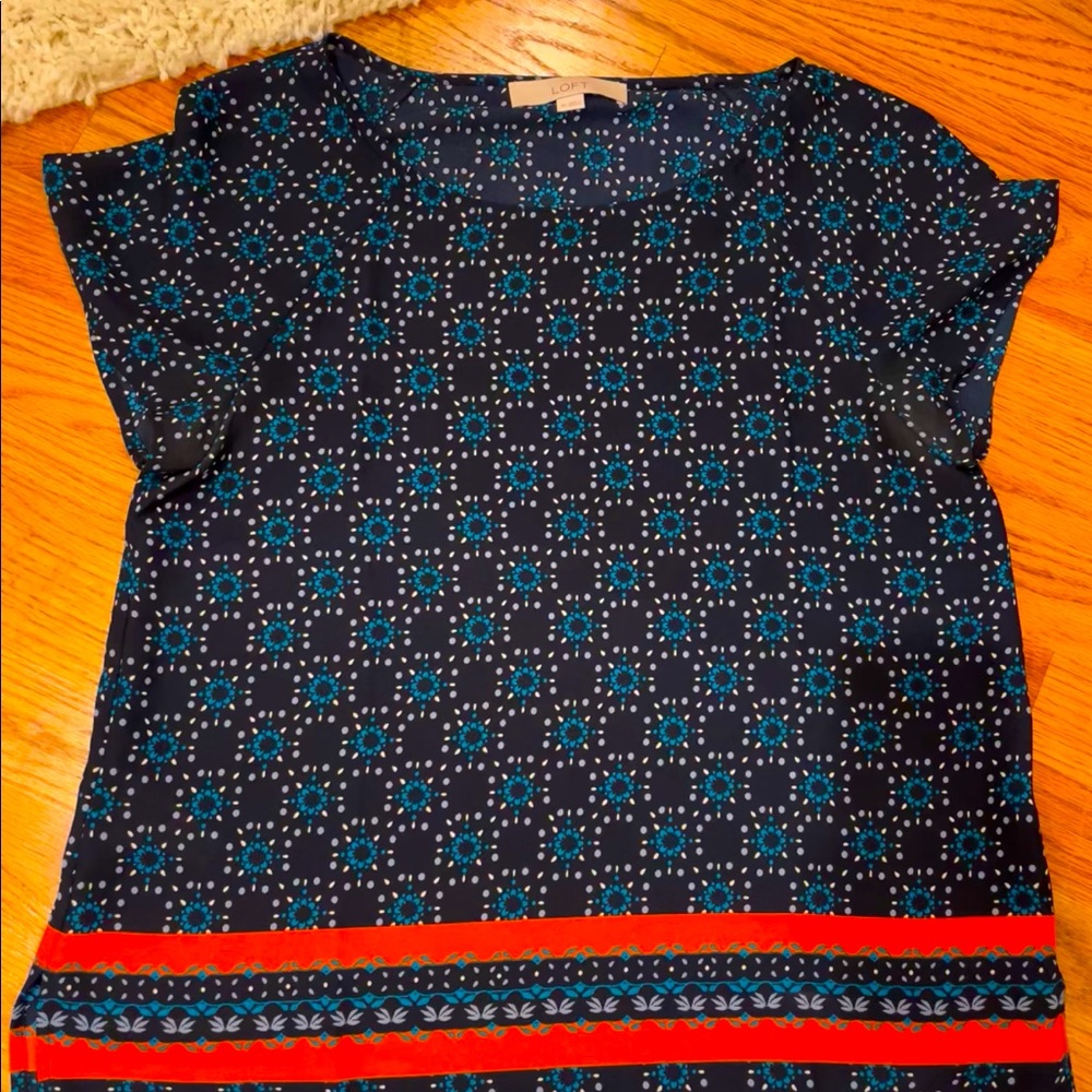 LOFT XS navy blue blouse with pattern and cute orange stripes on the bottom